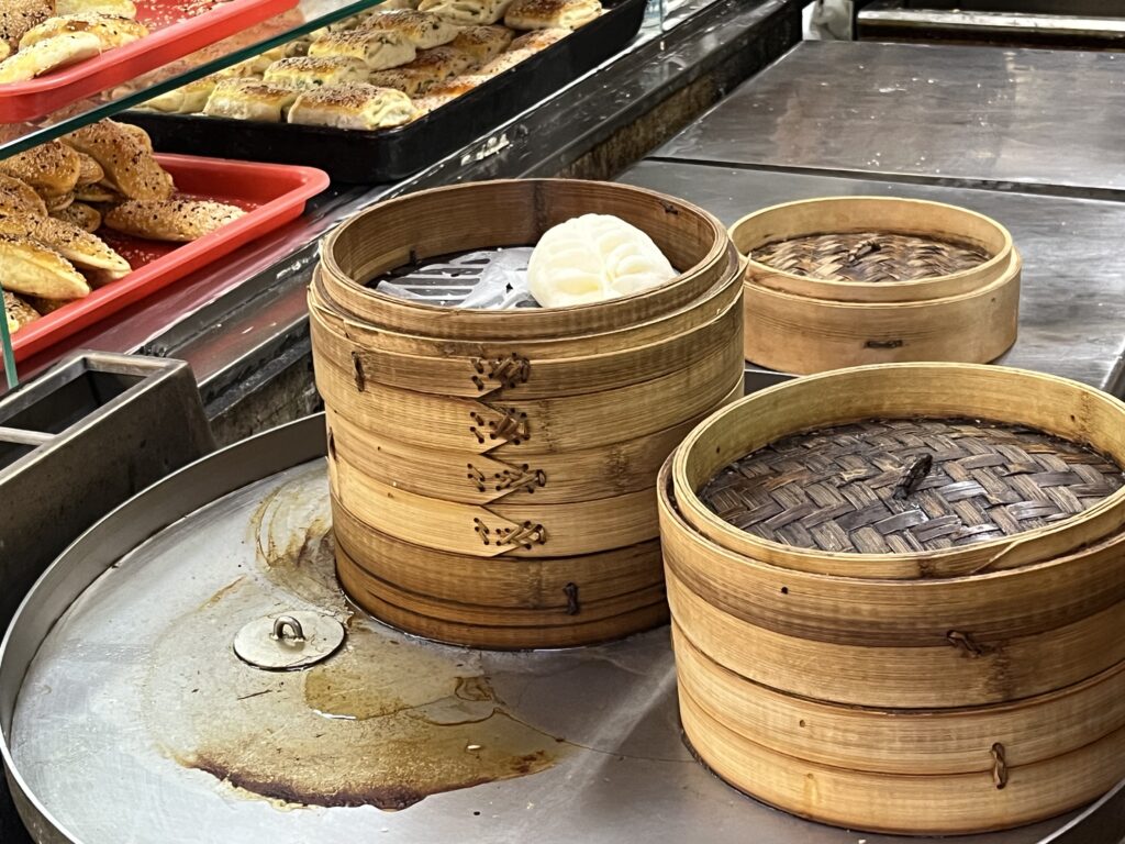 ローカル店の肉まん