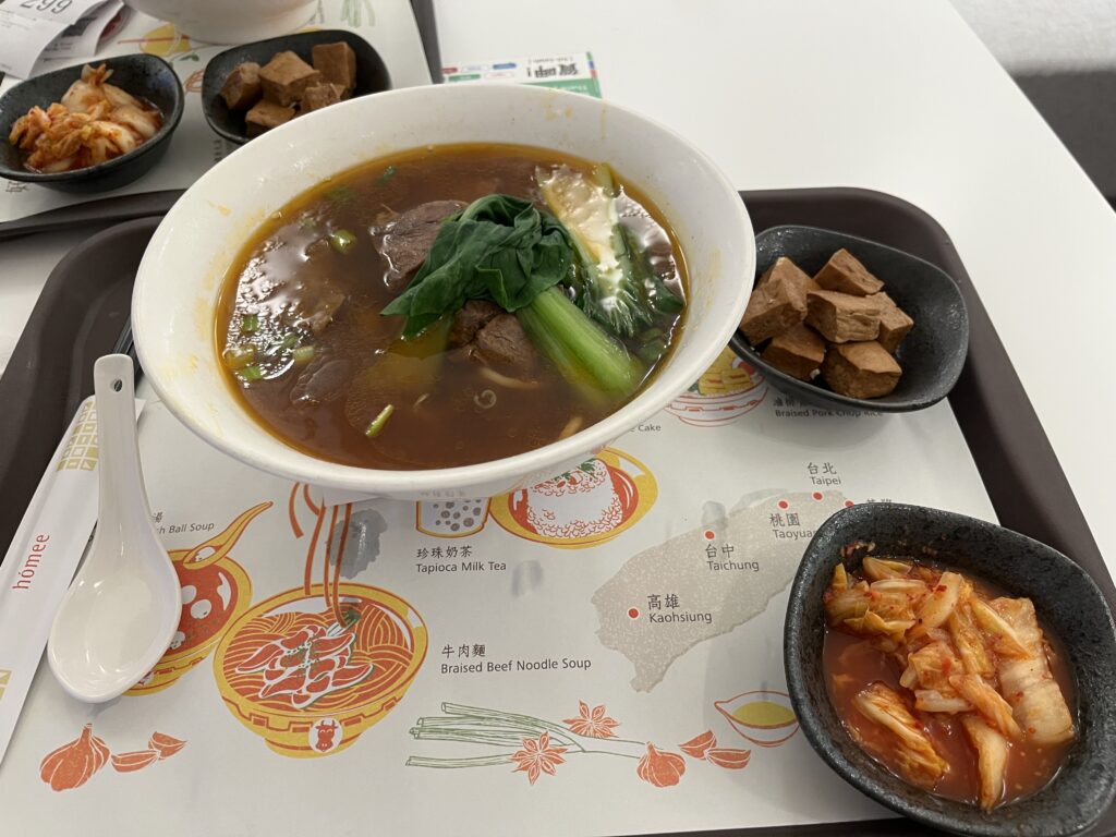 空港の牛肉麺